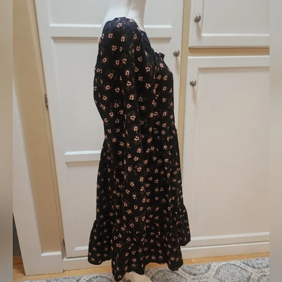 Celebrity Pink Floral Black Dress NWT - Picture 9 of 14